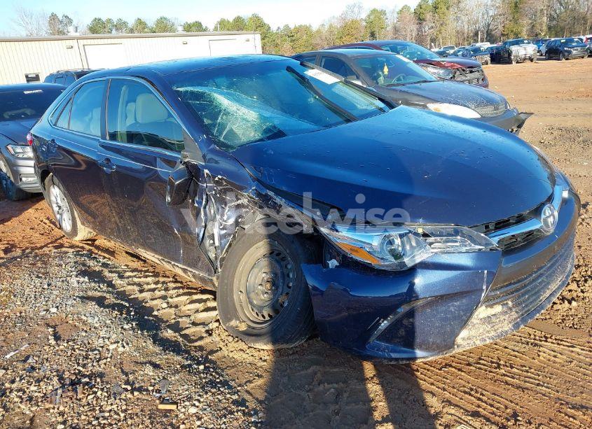 2016 Toyota Camry LE (VIN 4T1BF1FK9GU505572) main photo
