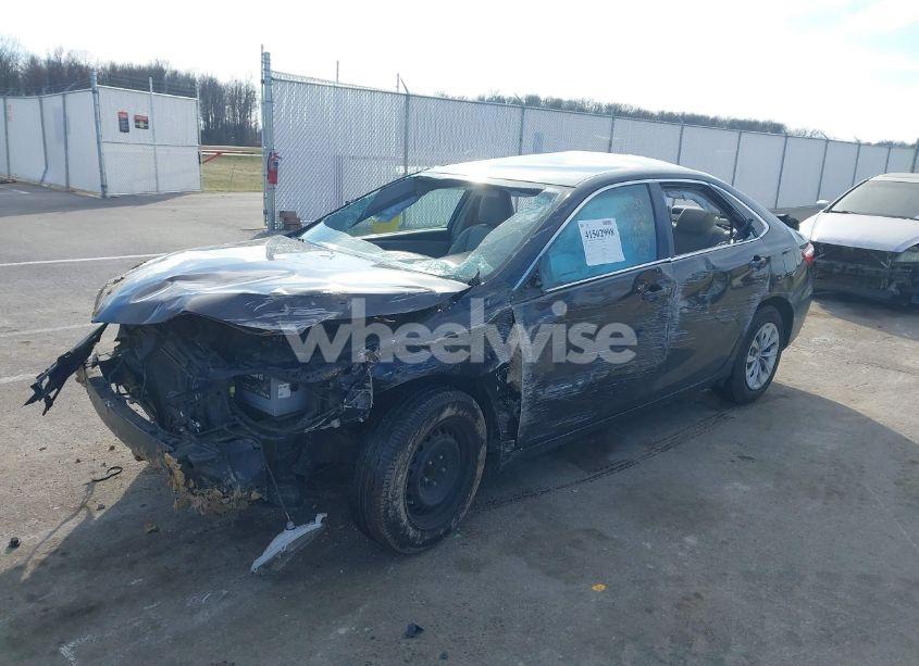 Photo 2 of 2016 Toyota Camry LE (VIN 4T1BF1FK9GU512750)