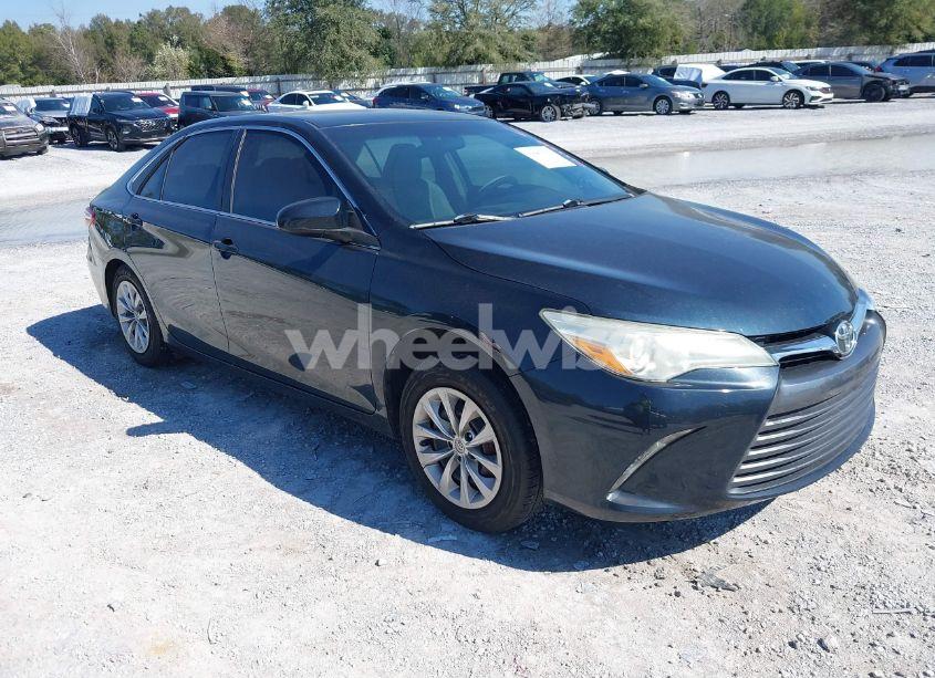 2016 Toyota Camry LE (VIN 4T1BF1FK9GU513168) main photo