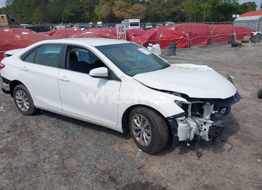 2016 Toyota Camry LE (VIN 4T1BF1FK9GU533355) main photo