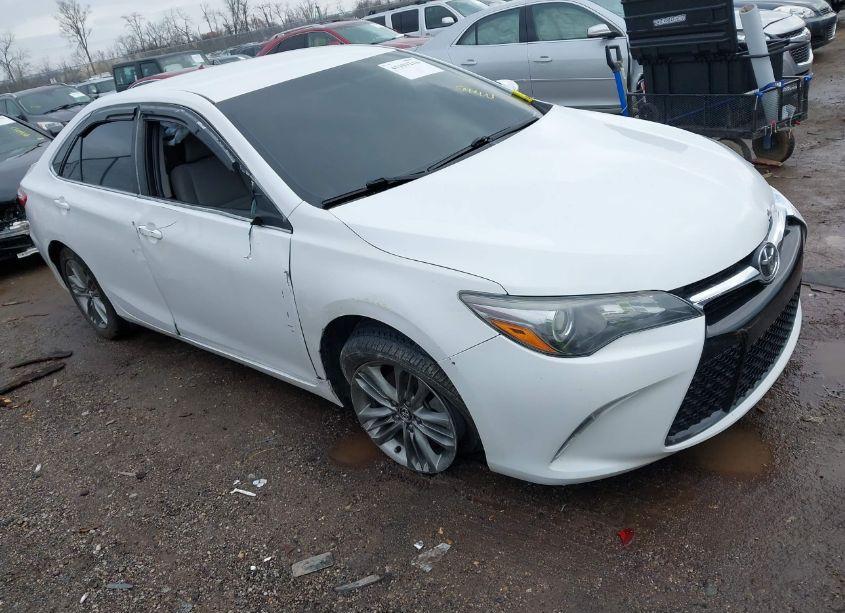 2016 Toyota Camry SE (VIN 4T1BF1FK9GU545389) main photo