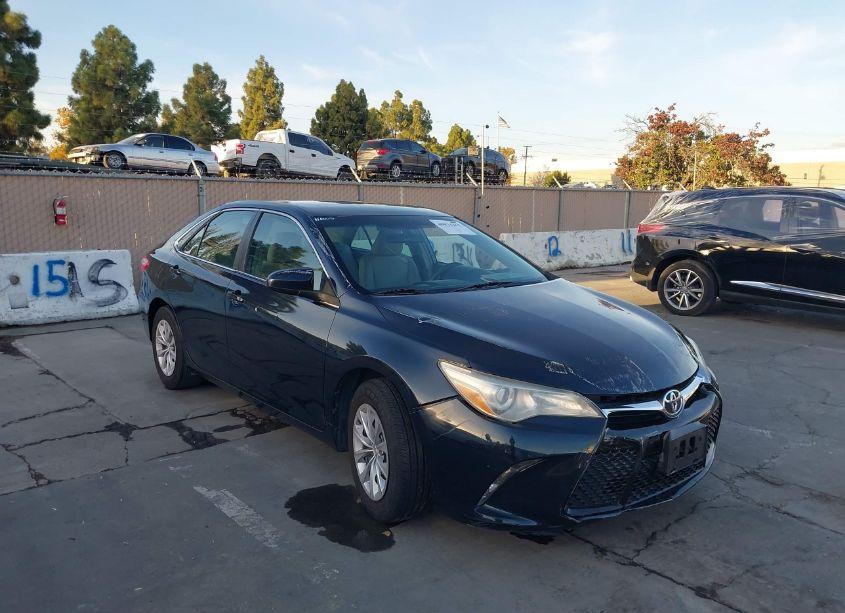 2016 Toyota Camry LE (VIN 4T1BF1FK9GU550737) main photo