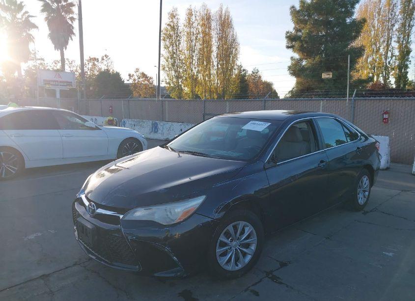 Photo 2 of 2016 Toyota Camry LE (VIN 4T1BF1FK9GU550737)