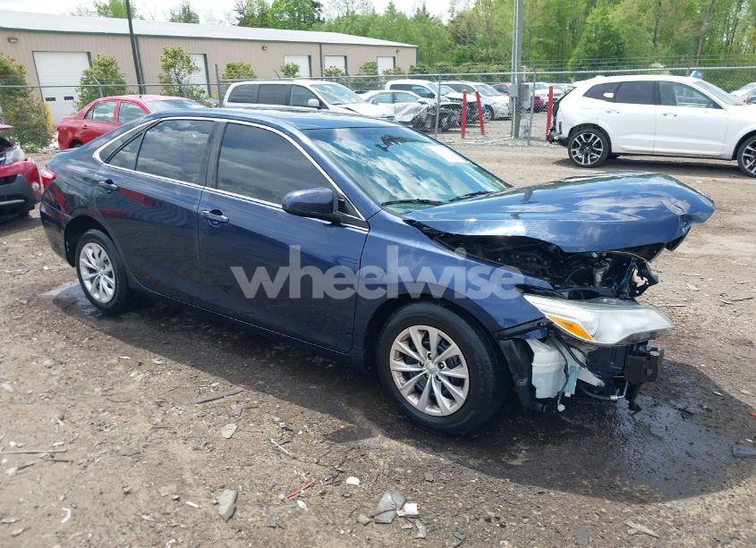 2016 Toyota Camry LE (VIN 4T1BF1FK9GU565772) main photo