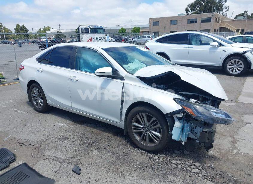 2016 Toyota Camry SE (VIN 4T1BF1FK9GU582393) main photo