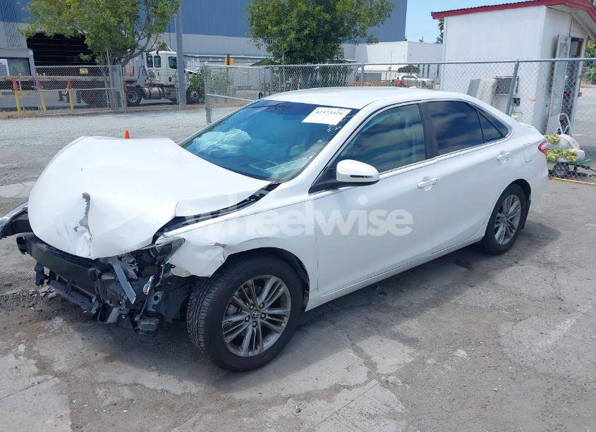 Photo 2 of 2016 Toyota Camry SE (VIN 4T1BF1FK9GU582393)