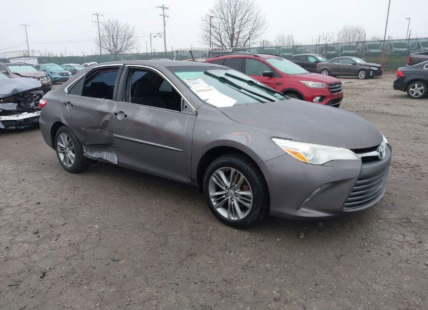 2016 Toyota Camry LE (VIN 4T1BF1FK9GU586296) main photo