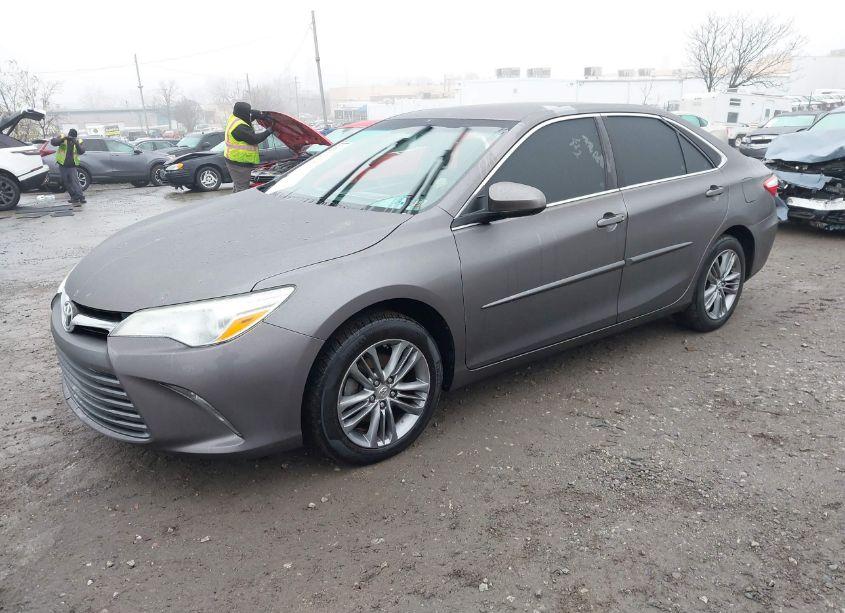 Photo 2 of 2016 Toyota Camry LE (VIN 4T1BF1FK9GU586296)