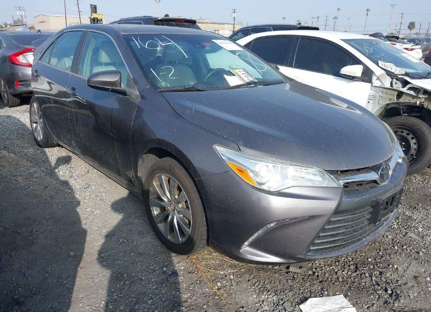 2016 Toyota Camry XLE (VIN 4T1BF1FK9GU587688) main photo