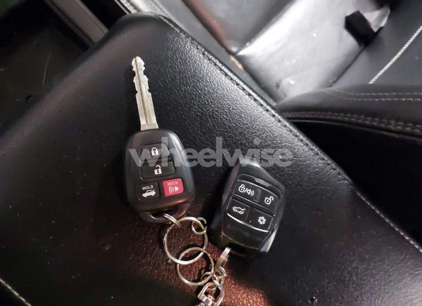 Photo 11 of 2016 Toyota Camry XLE (VIN 4T1BF1FK9GU595452)