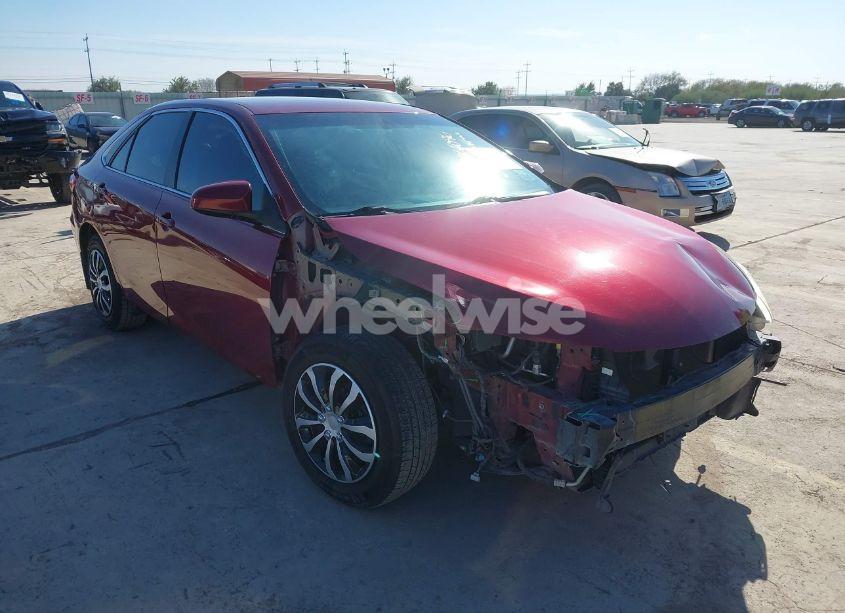 2016 Toyota Camry LE (VIN 4T1BF1FK9GU606577) main photo