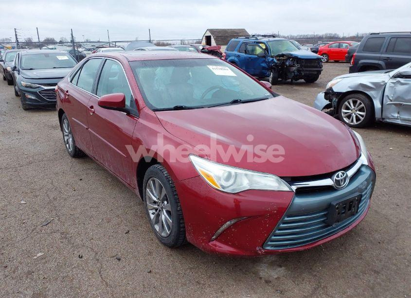 2016 Toyota Camry XLE (VIN 4T1BF1FK9GU613318) main photo