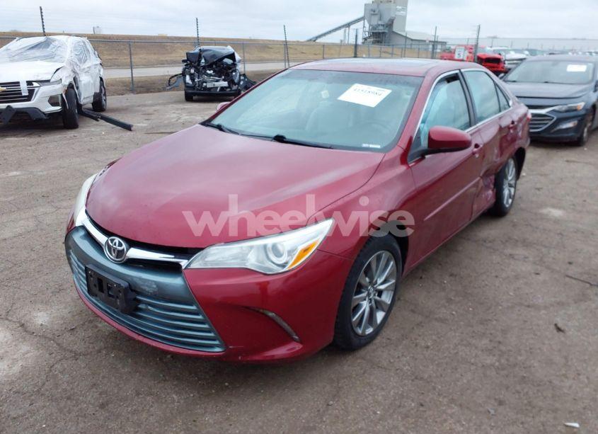 Photo 2 of 2016 Toyota Camry XLE (VIN 4T1BF1FK9GU613318)