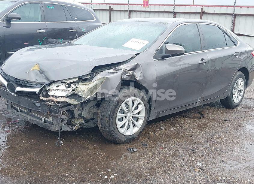 Photo 2 of 2017 Toyota Camry LE (VIN 4T1BF1FK9HU277106)