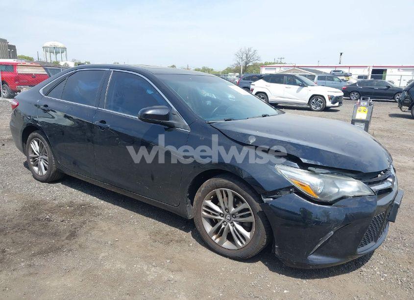 2017 Toyota Camry SE (VIN 4T1BF1FK9HU280457) main photo