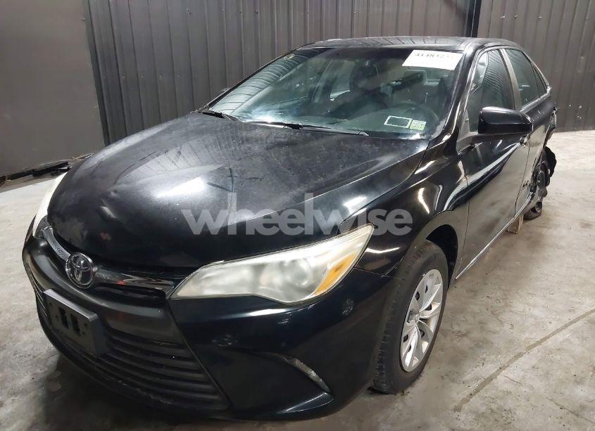 Photo 2 of 2017 Toyota Camry LE (VIN 4T1BF1FK9HU302876)
