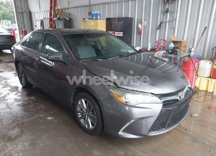 2017 Toyota Camry SE (VIN 4T1BF1FK9HU348899) main photo