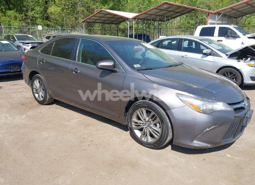 2017 Toyota Camry SE (VIN 4T1BF1FK9HU352063) main photo