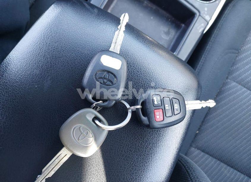 Photo 11 of 2017 Toyota Camry LE (VIN 4T1BF1FK9HU362060)