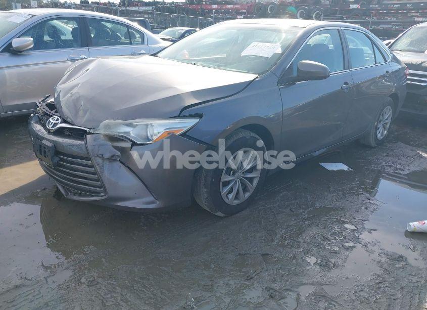 Photo 2 of 2017 Toyota Camry LE (VIN 4T1BF1FK9HU362060)