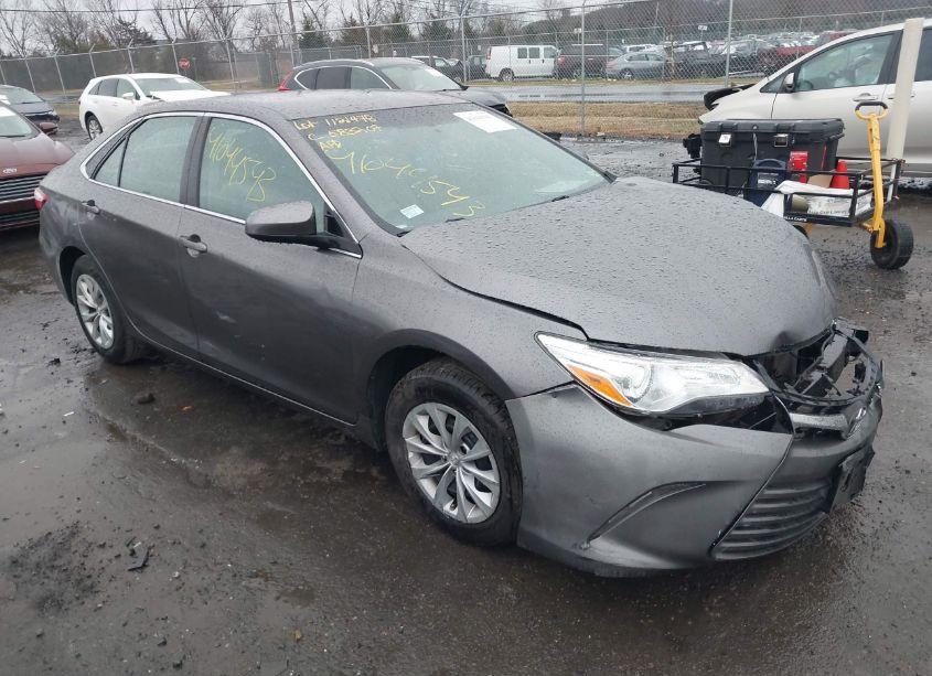 2017 Toyota Camry LE (VIN 4T1BF1FK9HU366898) main photo