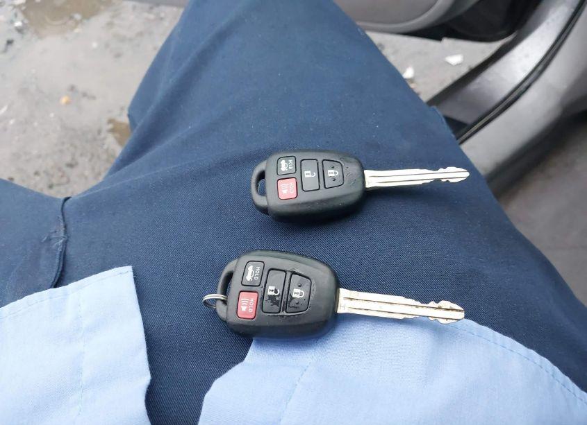 Photo 11 of 2017 Toyota Camry LE (VIN 4T1BF1FK9HU366898)