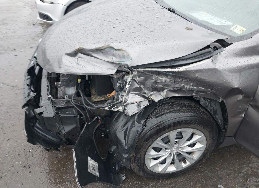 Photo 6 of 2017 Toyota Camry LE (VIN 4T1BF1FK9HU366898)