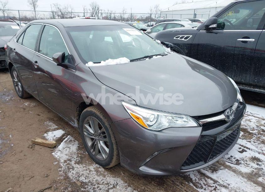 2017 Toyota Camry SE (VIN 4T1BF1FK9HU404520) main photo