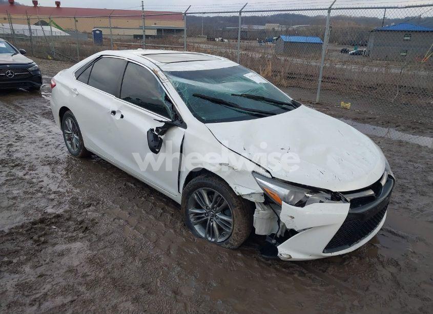 2017 Toyota Camry SE (VIN 4T1BF1FK9HU434391) main photo