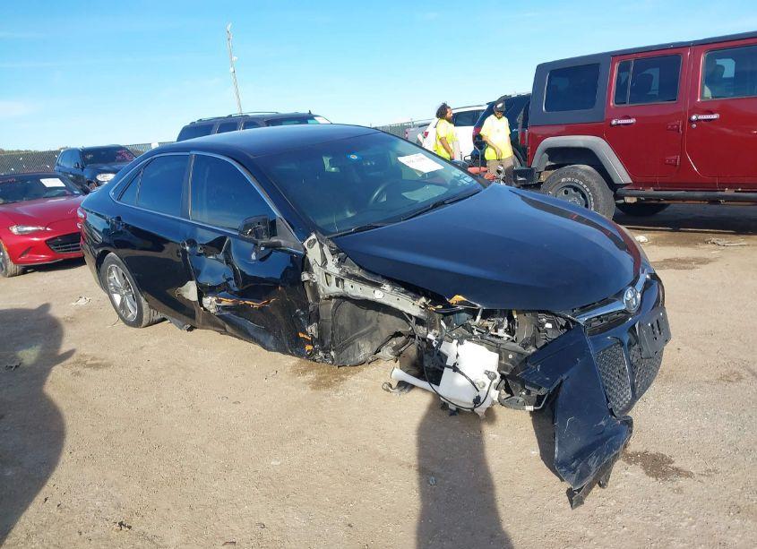 2017 Toyota Camry SE (VIN 4T1BF1FK9HU448422) main photo