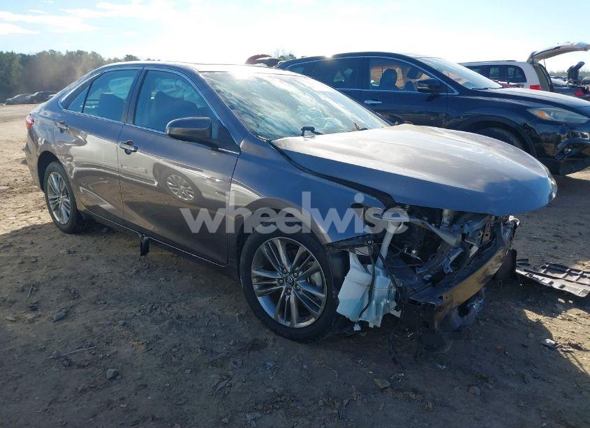 2017 Toyota Camry SE (VIN 4T1BF1FK9HU452700) main photo