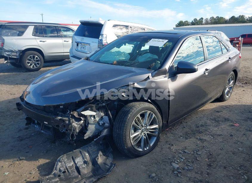 Photo 2 of 2017 Toyota Camry SE (VIN 4T1BF1FK9HU452700)