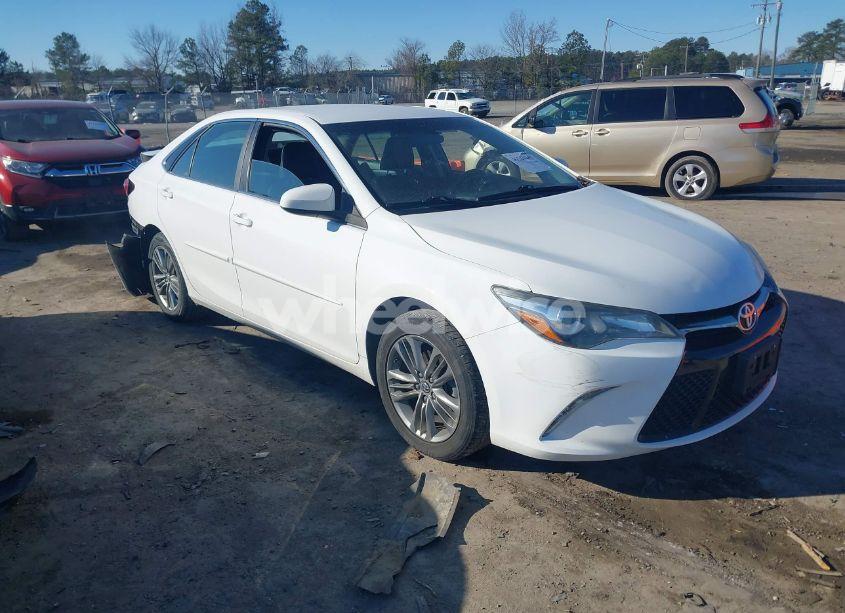 2017 Toyota Camry SE (VIN 4T1BF1FK9HU624160) main photo
