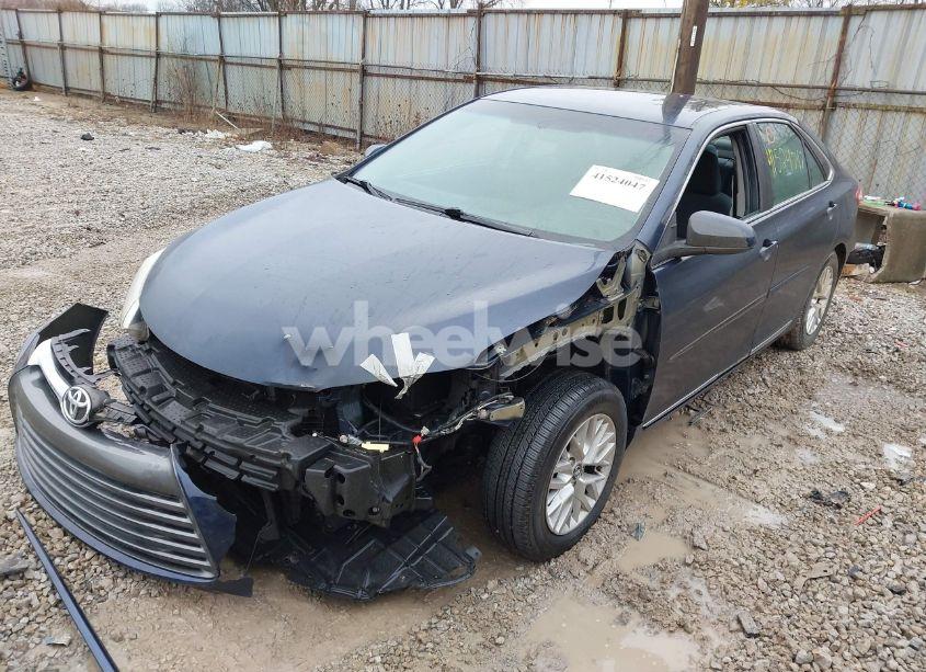 Photo 2 of 2017 Toyota Camry LE (VIN 4T1BF1FK9HU630119)