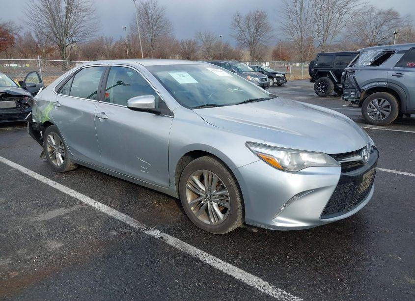 2017 Toyota Camry SE (VIN 4T1BF1FK9HU642223) main photo