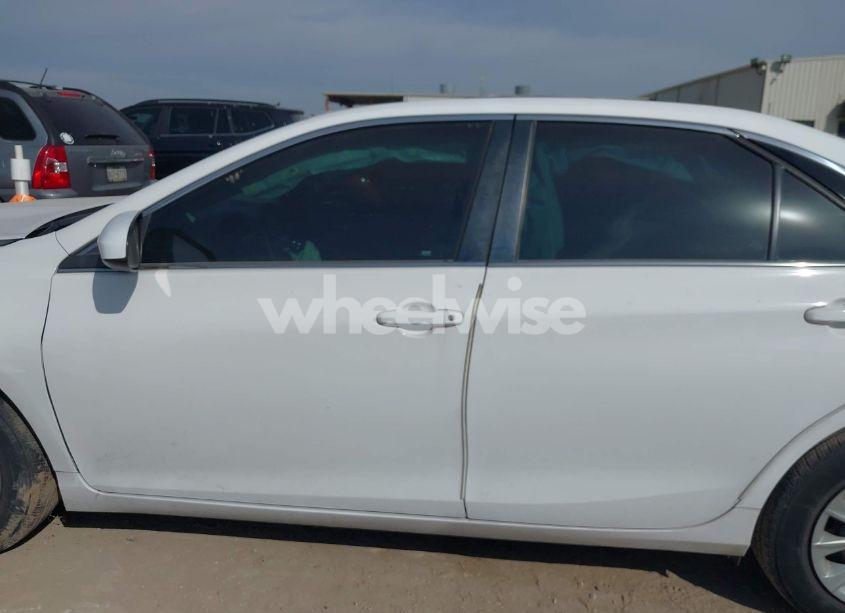 Photo 15 of 2017 Toyota Camry LE (VIN 4T1BF1FK9HU649432)