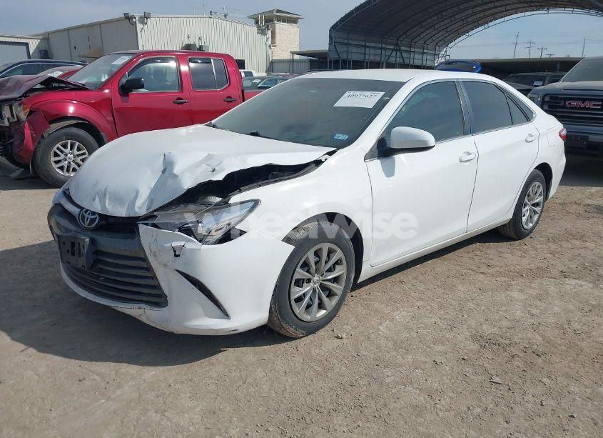 Photo 2 of 2017 Toyota Camry LE (VIN 4T1BF1FK9HU649432)