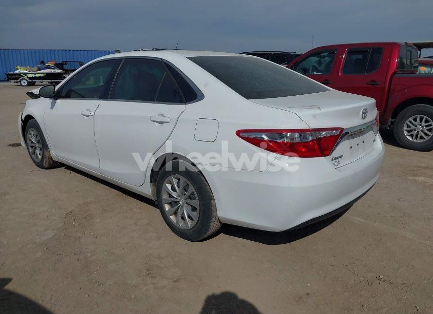 Photo 3 of 2017 Toyota Camry LE (VIN 4T1BF1FK9HU649432)