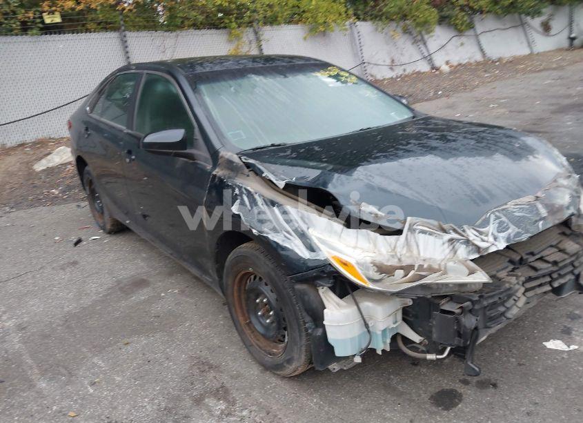 2017 Toyota Camry LE (VIN 4T1BF1FK9HU683287) main photo