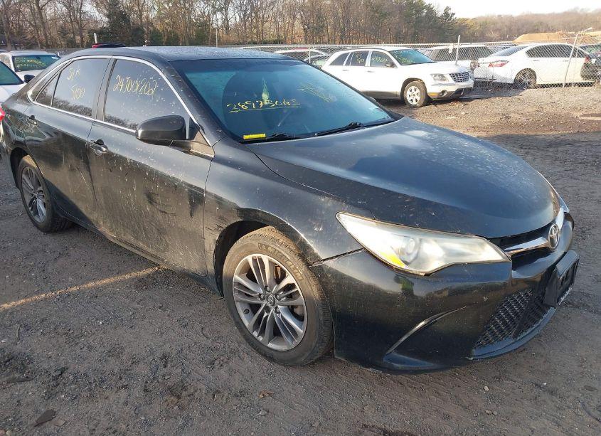 2017 Toyota Camry SE (VIN 4T1BF1FK9HU693365) main photo