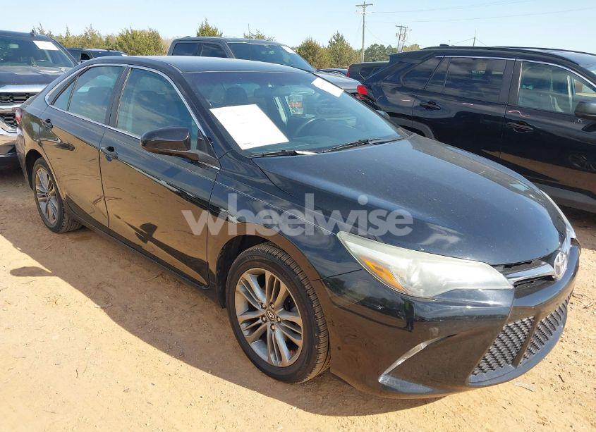 2017 Toyota Camry SE (VIN 4T1BF1FK9HU696945) main photo
