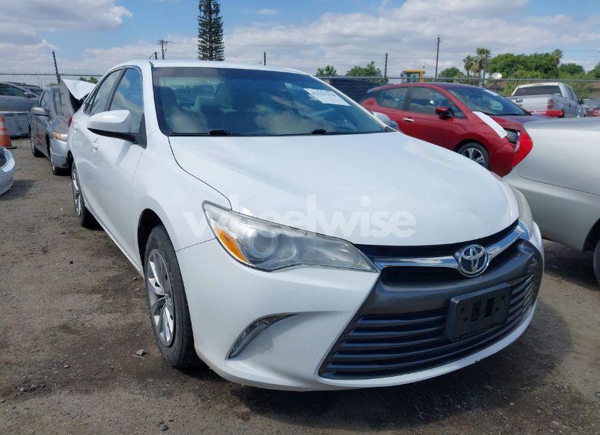 2017 Toyota Camry LE (VIN 4T1BF1FK9HU705515) main photo