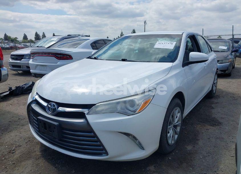 Photo 2 of 2017 Toyota Camry LE (VIN 4T1BF1FK9HU705515)