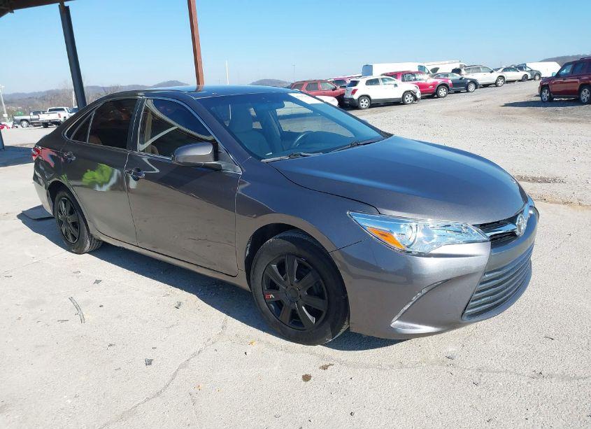 2017 Toyota Camry LE (VIN 4T1BF1FK9HU708429) main photo