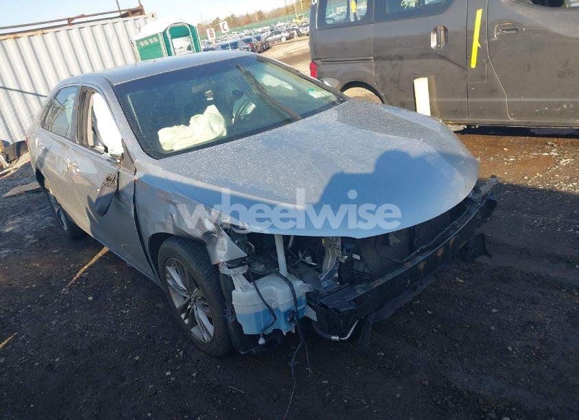 2017 Toyota Camry SE (VIN 4T1BF1FK9HU740250) main photo