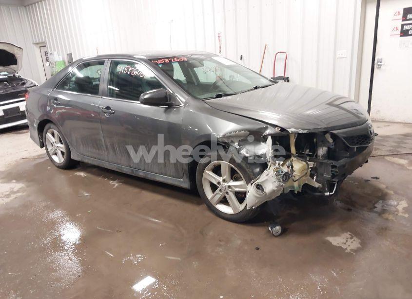 2013 Toyota Camry SE (VIN 4T1BF1FKXDU257523) main photo