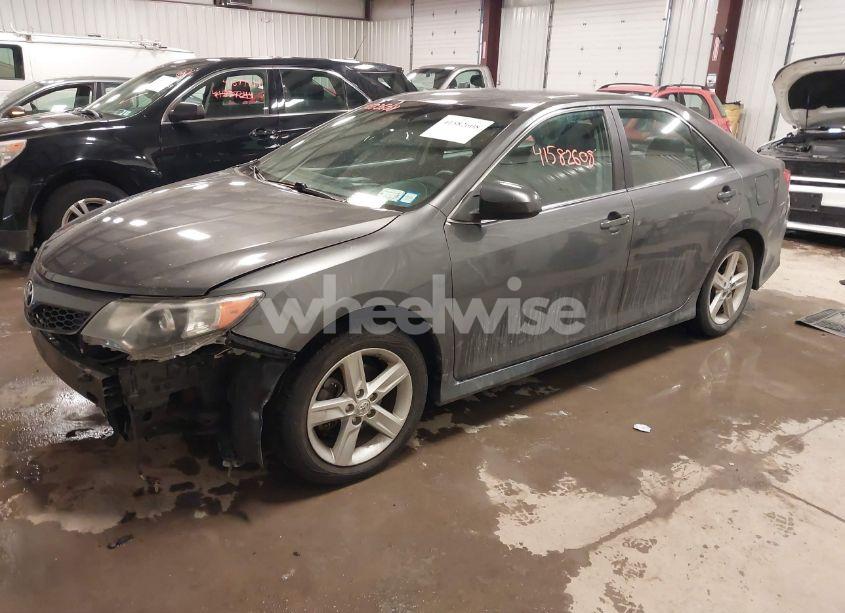 Photo 2 of 2013 Toyota Camry SE (VIN 4T1BF1FKXDU257523)