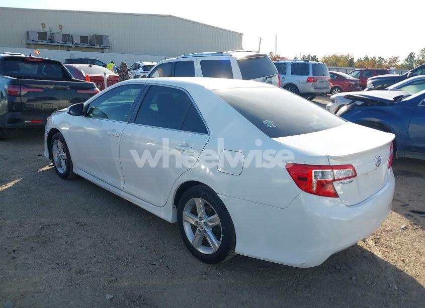 Photo 3 of 2013 Toyota Camry SE (VIN 4T1BF1FKXDU262690)
