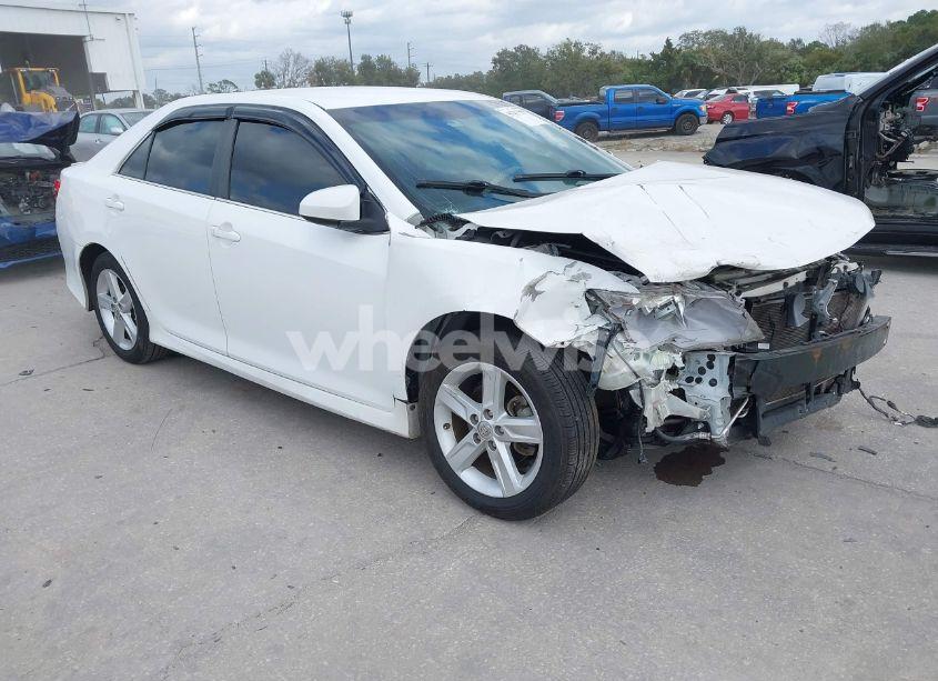 2013 Toyota Camry SE (VIN 4T1BF1FKXDU265847) main photo