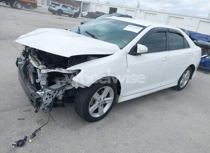 Photo 2 of 2013 Toyota Camry SE (VIN 4T1BF1FKXDU265847)